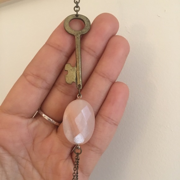 Urban Outfitters Rose Quartz Key Bronze Necklace - Picture 2 of 4